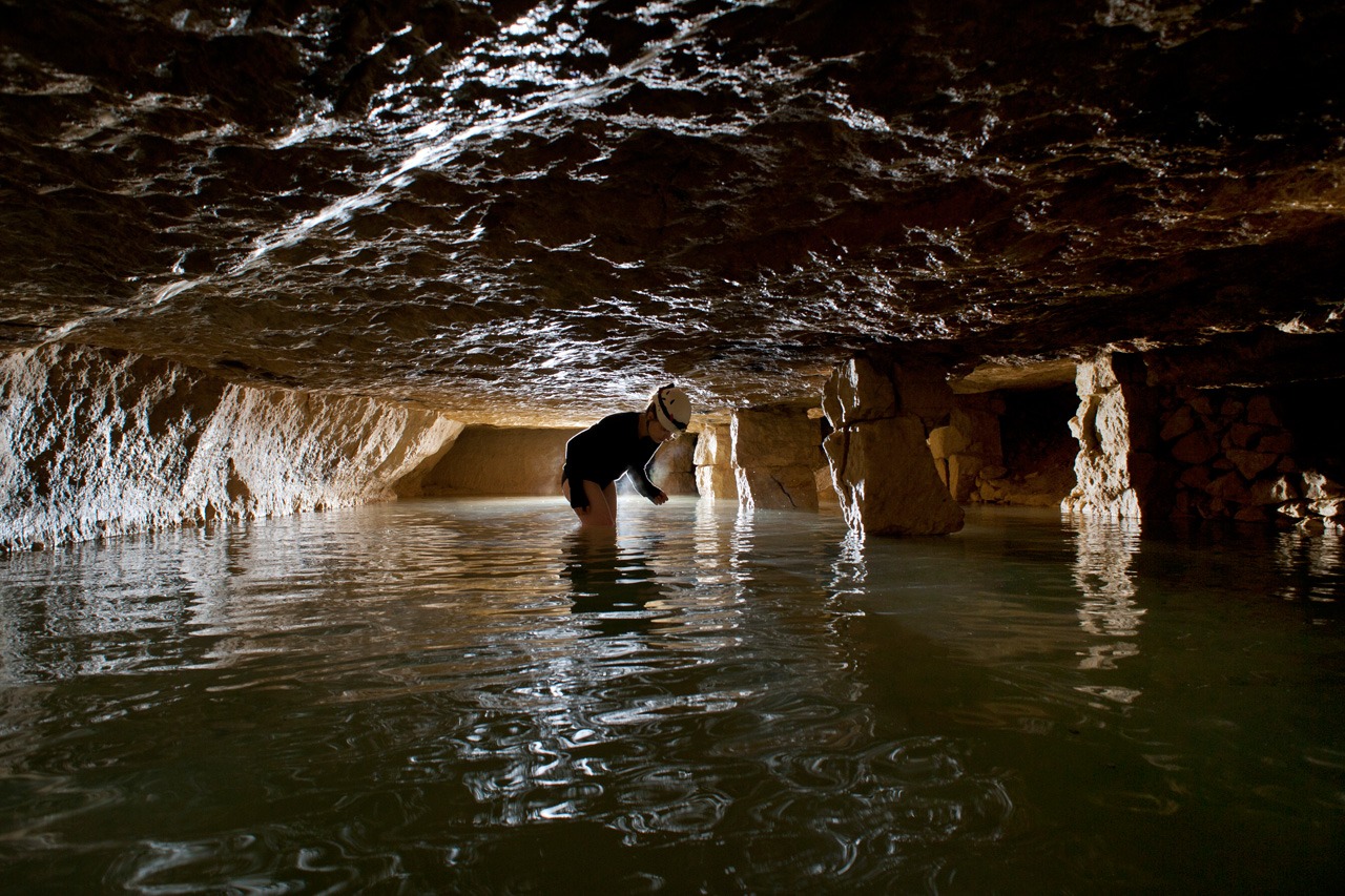 Piliers à bras - niveau inondé - carrière souterraine de calcaire, Île-de-France